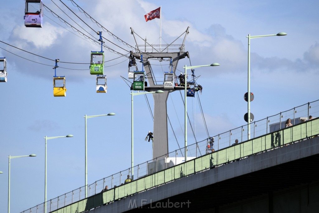 Koelner Seilbahn Gondel blieb haengen Koeln Linksrheinisch P501.JPG - Miklos Laubert